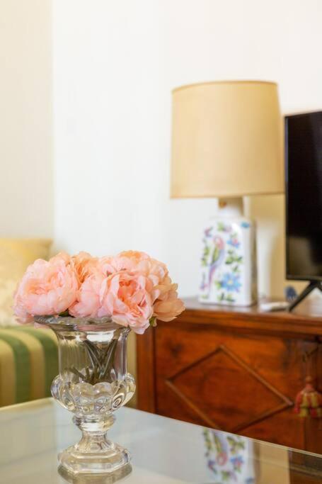 Luxury Florence - City Center Apartment ภายนอก รูปภาพ
