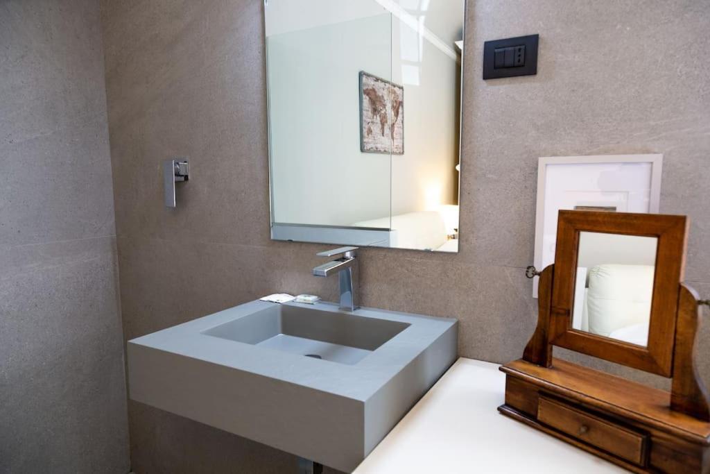 Luxury Florence - City Center Apartment ภายนอก รูปภาพ
