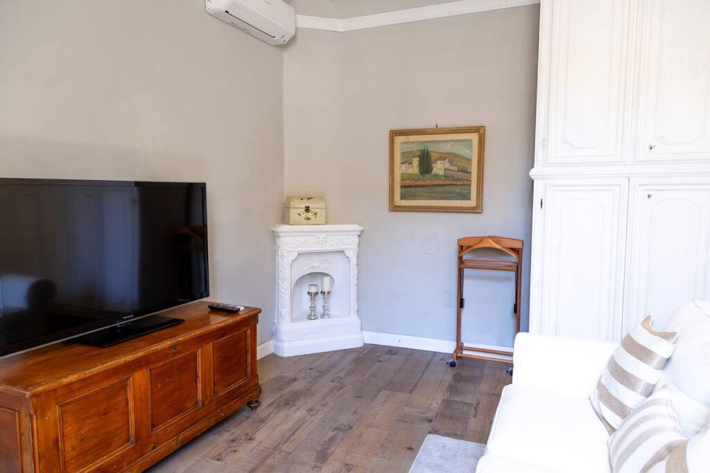 Luxury Florence - City Center Apartment ภายนอก รูปภาพ