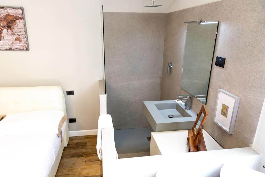 Luxury Florence - City Center Apartment ภายนอก รูปภาพ