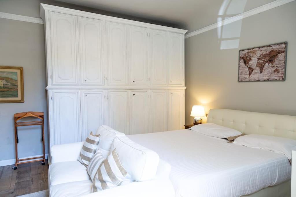 Luxury Florence - City Center Apartment ภายนอก รูปภาพ