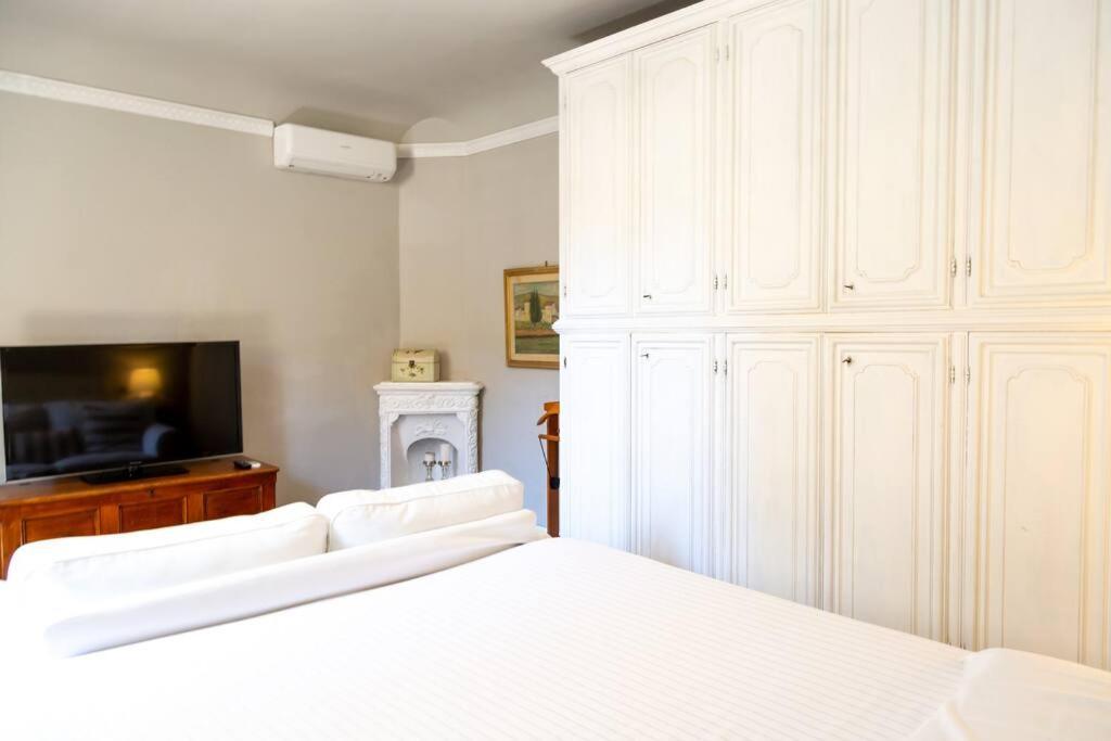 Luxury Florence - City Center Apartment ภายนอก รูปภาพ